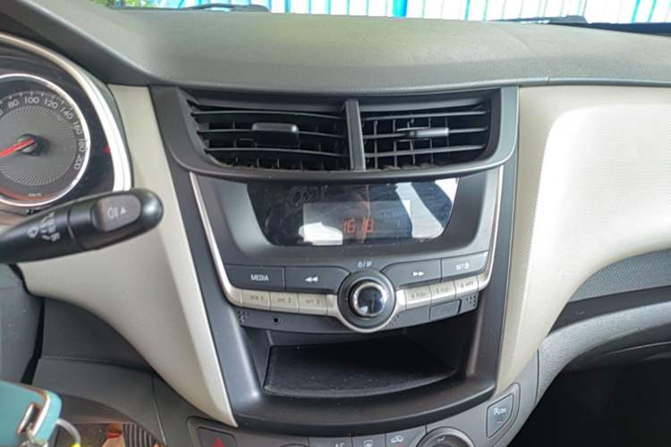 Used Chevrolet Sail 2015 Sail 3 1.3L Manual Ideal Edition Audio And AC Panel