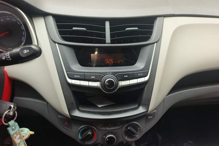 Used Chevrolet Sail 2015 Sail 3 1.3L AMT Ideal Edition Audio And AC Panel