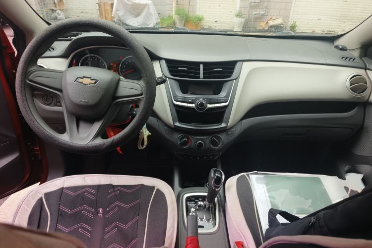 Used Chevrolet Sail 2015 Sail 3 1.3L AMT Ideal Edition Center Console