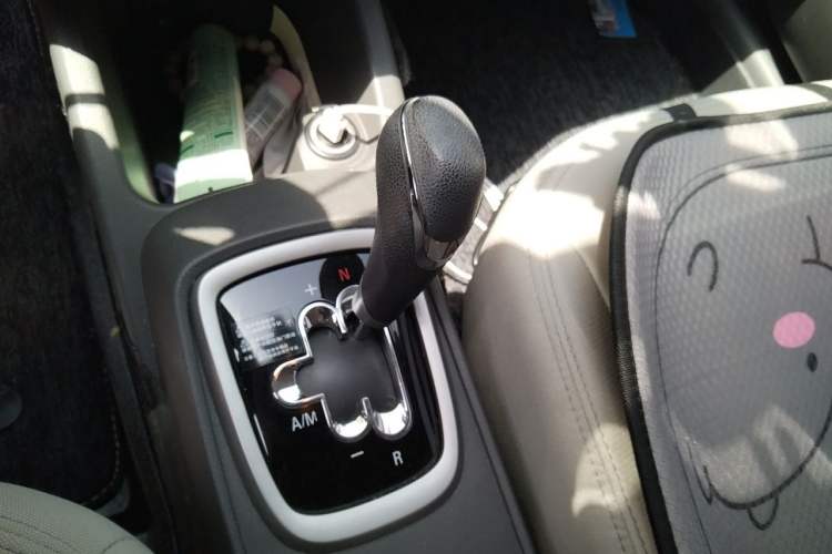Used Chevrolet Sail 2015 Sail 3 1.5L AMT Happiness Sunroof Edition Gear Lever