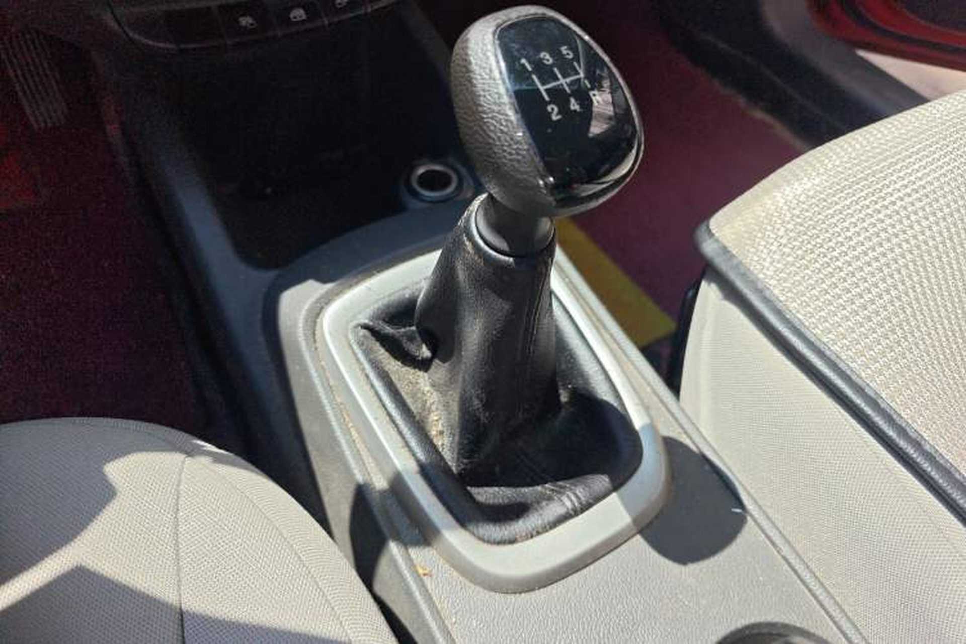 Used Chevrolet Sail 2015 Sail 3 1.3L Manual Ideal Edition Gear Lever