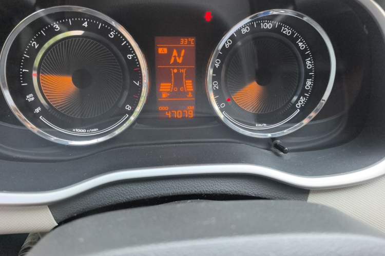 Used Chevrolet Sail 2015 Sail 3 1.5L AMT Happiness Sunroof Edition Odometer Close Up