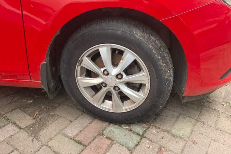 Used Chevrolet Sail 2015 Sail 3 1.5L AMT Happiness Sunroof Edition Right Front Wheel Hub