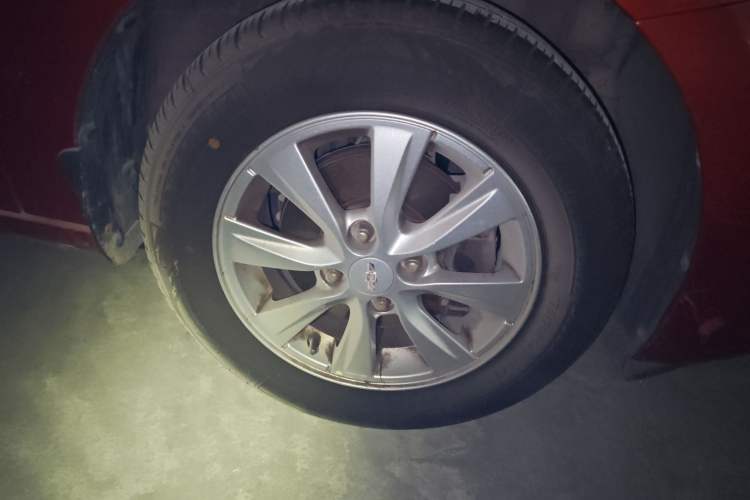 Used Chevrolet Sail 2015 Sail 3 1.3L Manual with Ideal Sunroof Edition Right Front Wheel Hub
