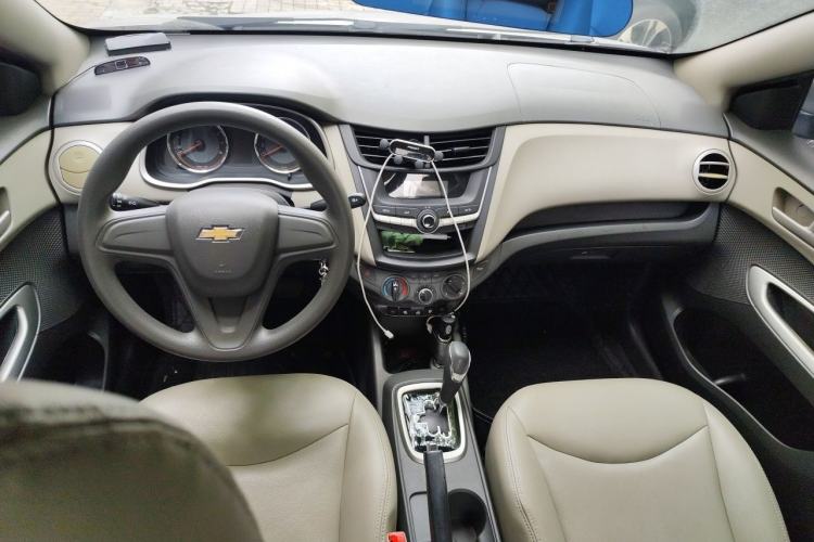 Used Chevrolet Sail 2015 Sail 3 1.3L AMT Ideal Edition Center Console