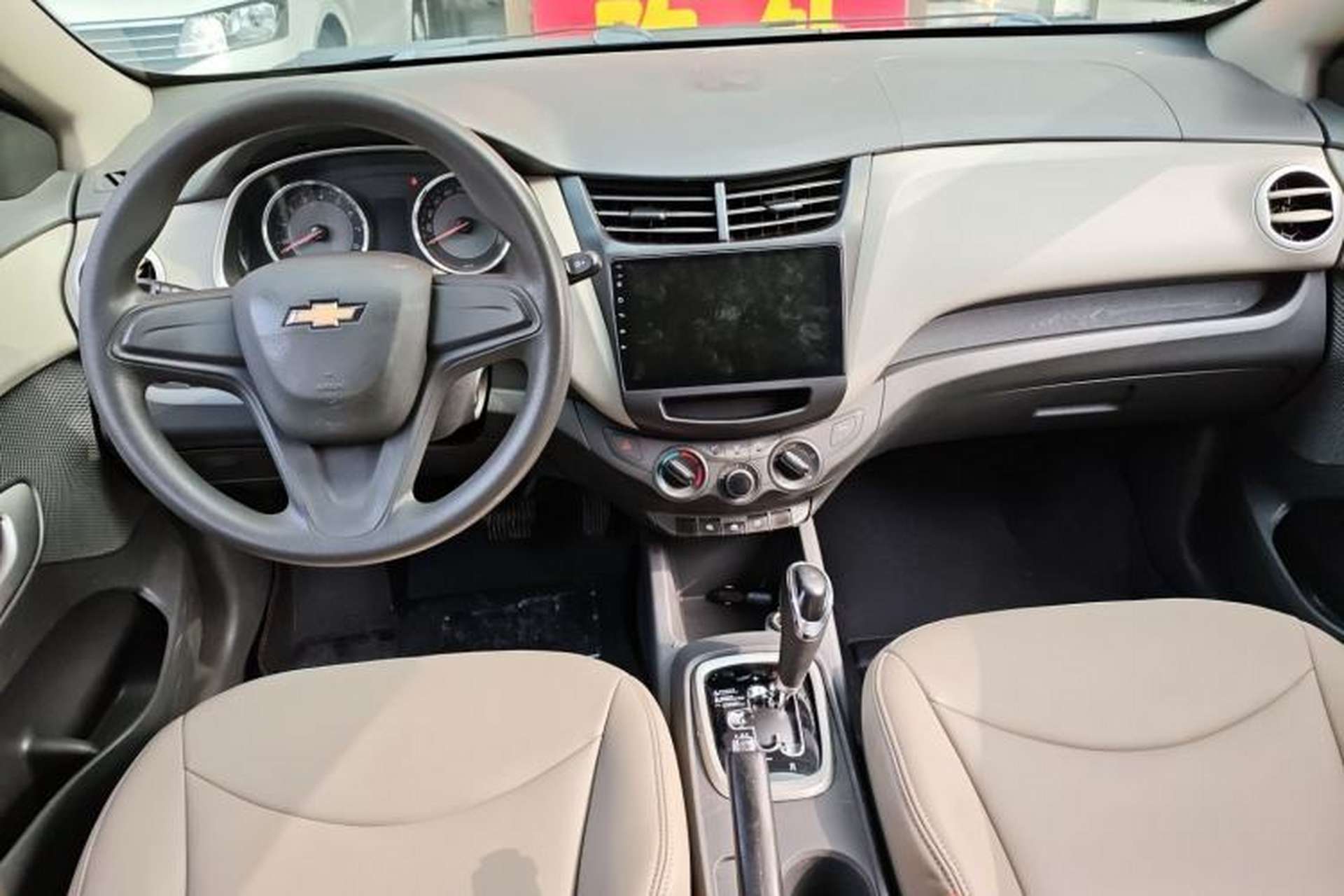 Used Chevrolet Sail 2015 Sail 3 1.3L AMT Ideal Edition Center Console