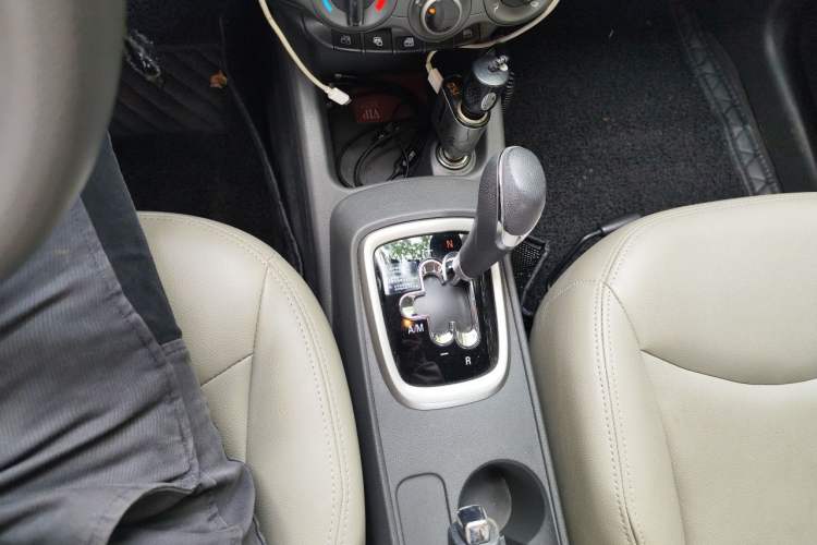 Used Chevrolet Sail 2015 Sail 3 1.3L AMT Ideal Edition Gear Lever