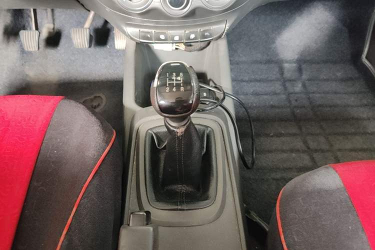 Used Chevrolet Sail 2015 Sail 3 1.3L Manual Warm Edition Gear Lever