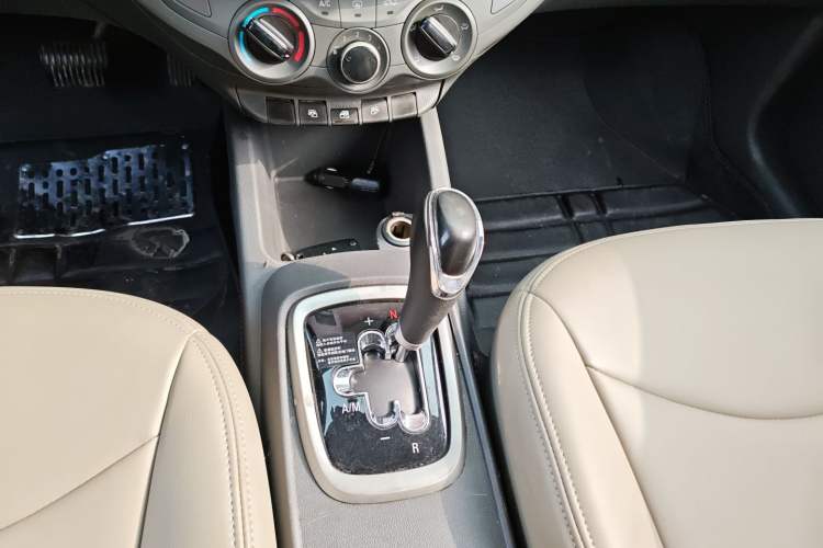 Used Chevrolet Sail 2015 Sail 3 1.3L AMT Ideal Edition Gear Lever