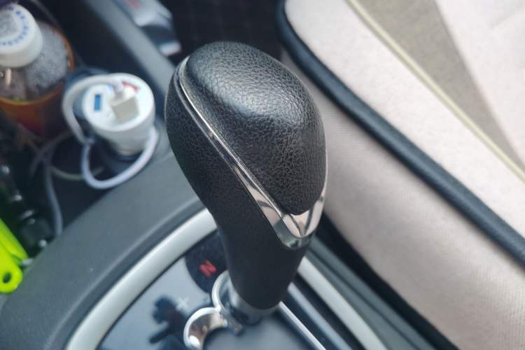 Used Chevrolet Sail 2015 Sail 3 1.3L AMT Ideal Edition Gear Lever