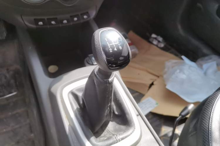 Used Chevrolet Sail 2015 Sail 3 1.3L Manual Ideal Edition Gear Lever