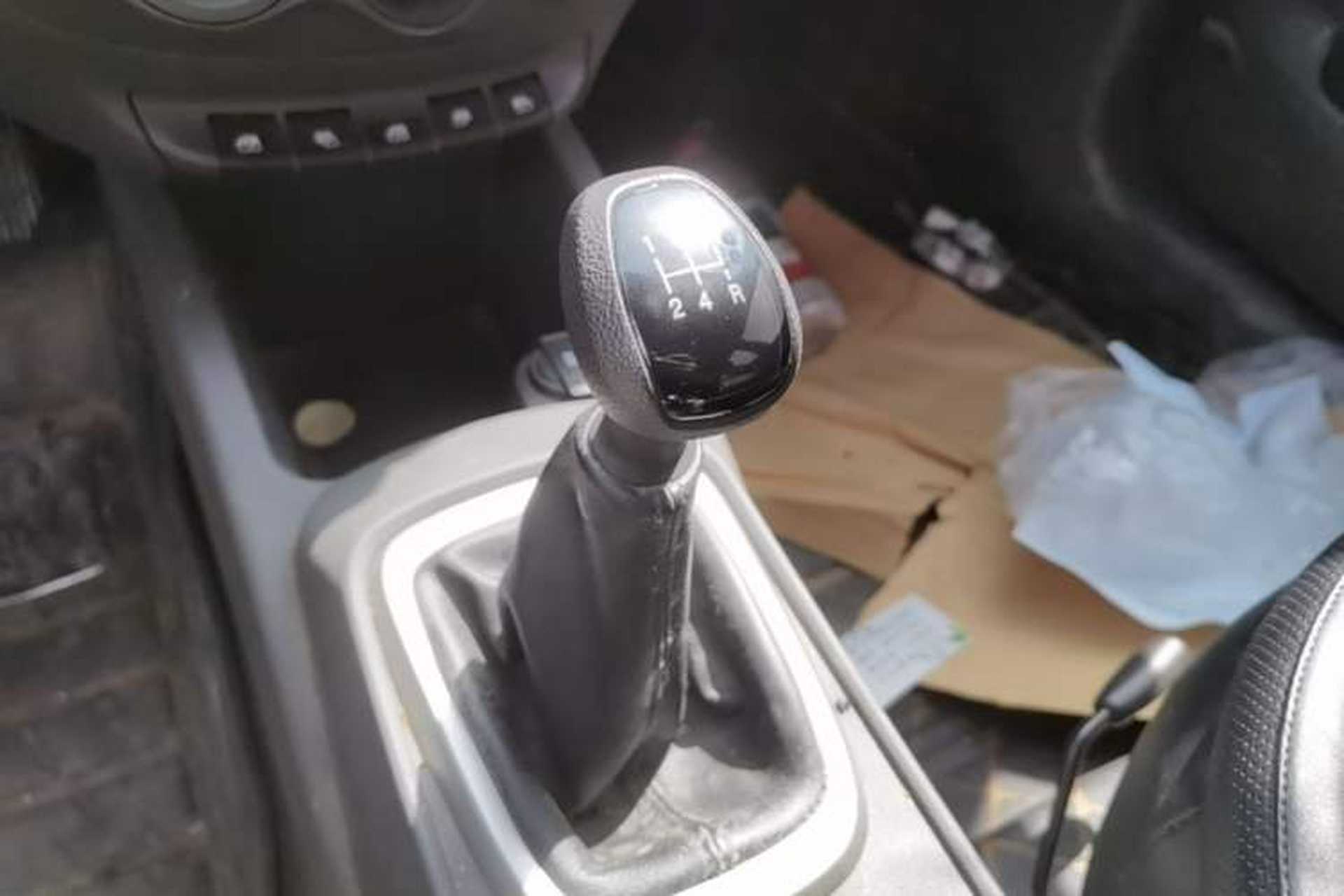 Used Chevrolet Sail 2015 Sail 3 1.3L Manual Ideal Edition Gear Lever