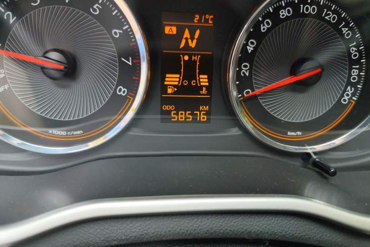 Used Chevrolet Sail 2015 Sail 3 1.3L AMT Ideal Edition Odometer Close Up