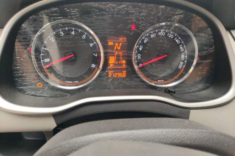 Used Chevrolet Sail 2015 Sail 3 1.3L AMT Ideal Edition Odometer Close Up