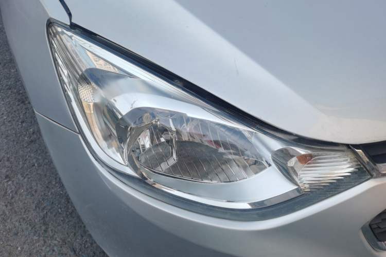 Used Chevrolet Sail 2015 Sail 3 1.3L AMT Ideal Edition Right Front Headlight