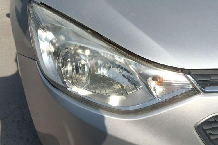 Used Chevrolet Sail 2015 Sail 3 1.5L Manual Happiness Edition Right Front Headlight