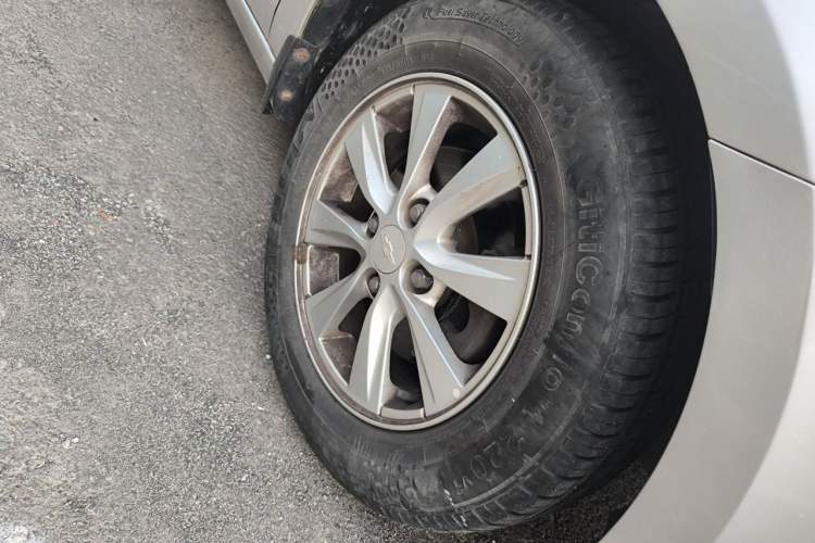 Used Chevrolet Sail 2015 Sail 3 1.3L Manual with Ideal Sunroof Edition Right Front Wheel Hub