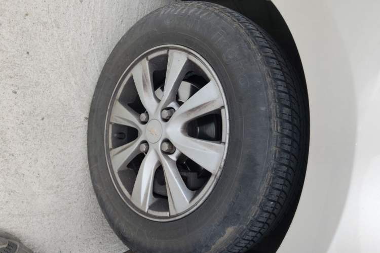 Used Chevrolet Sail 2015 Sail 3 1.5L Manual with Ideal Sunroof Edition Right Front Wheel Hub