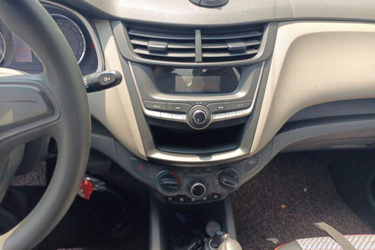 Used Chevrolet Sail 2015 Sail 3 1.3L AMT Ideal Edition Audio And AC Panel