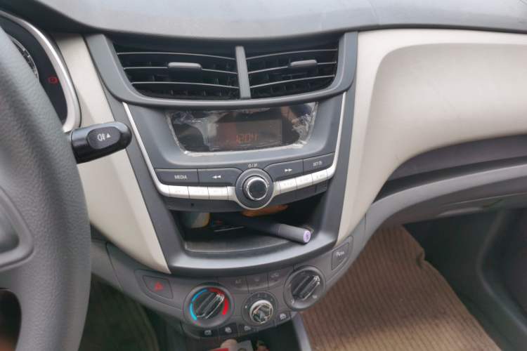 Used Chevrolet Sail 2015 Sail 3 1.5L Manual with Ideal Sunroof Edition Audio And AC Panel