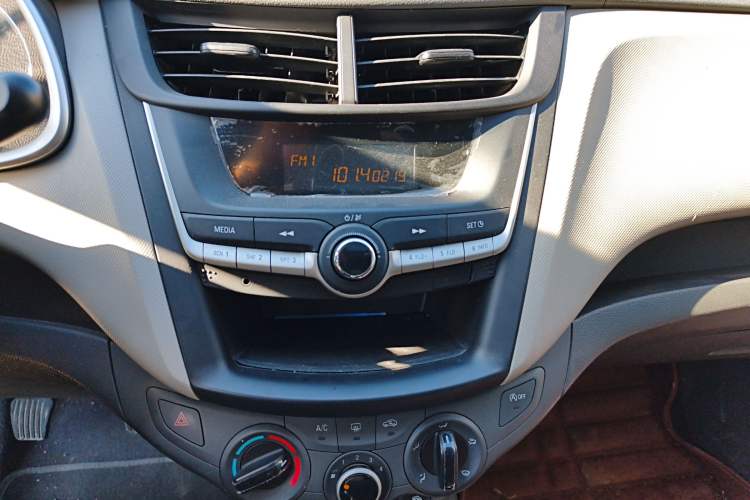Used Chevrolet Sail 2015 Sail 3 1.5L Manual with Ideal Sunroof Edition Audio And AC Panel