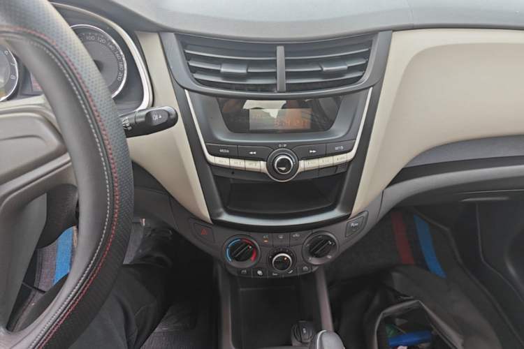 Used Chevrolet Sail 2015 Sail 3 1.3L AMT Ideal Edition Audio And AC Panel
