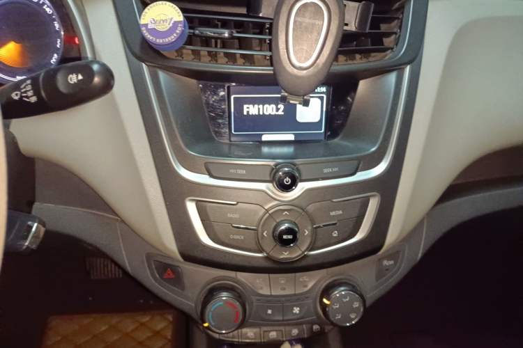Used Chevrolet Sail 2015 Sail 3 1.5L AMT Happiness Sunroof Edition Audio And AC Panel