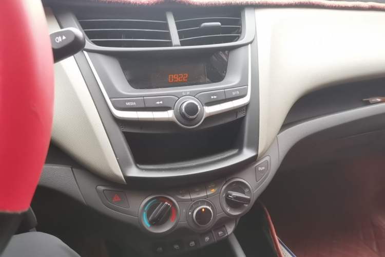 Used Chevrolet Sail 2015 Sail 3 1.5L Manual with Ideal Sunroof Edition Audio And AC Panel