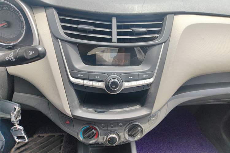 Used Chevrolet Sail 2015 Sail 3 1.3L Manual Ideal Edition Audio And AC Panel