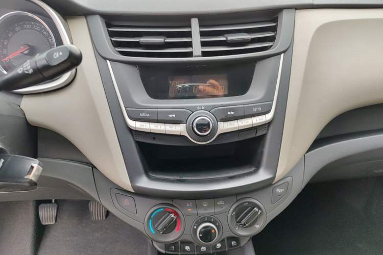 Used Chevrolet Sail 2015 Sail 3 1.5L Manual with Ideal Sunroof Edition Audio And AC Panel