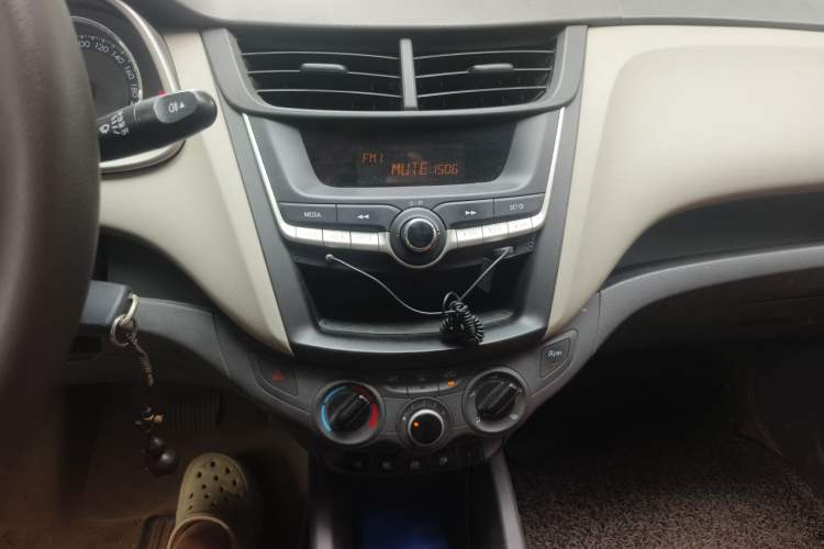 Used Chevrolet Sail 2015 Sail 3 1.3L AMT Ideal Edition Audio And AC Panel