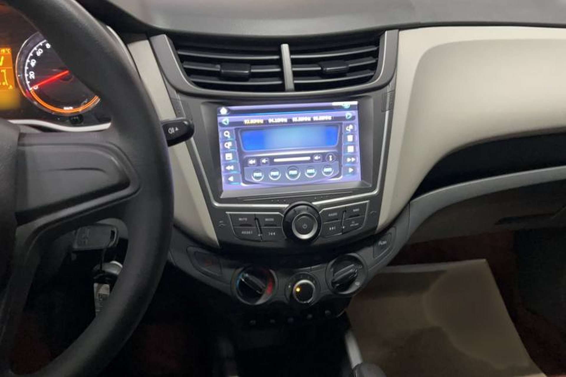 Used Chevrolet Sail 2015 Sail 3 1.3L AMT Ideal Edition Audio And AC Panel