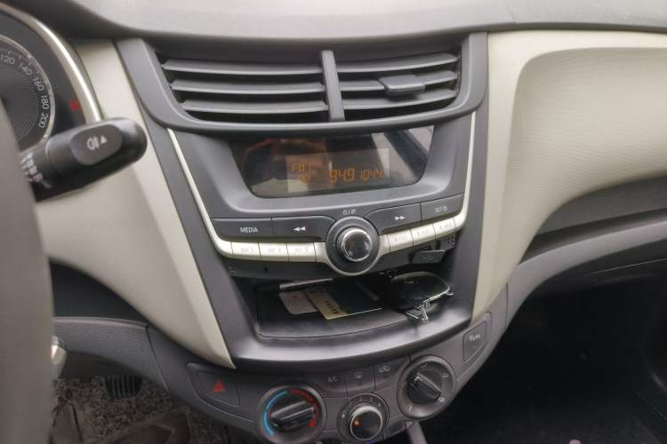Used Chevrolet Sail 2015 Sail 3 1.3L Manual Ideal Edition Audio And AC Panel