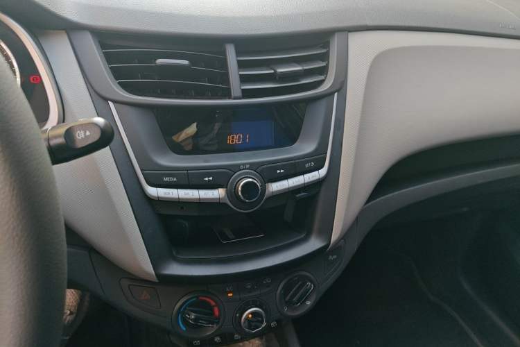 Used Chevrolet Sail 2015 Sail 3 1.3L AMT Ideal Edition Audio And AC Panel