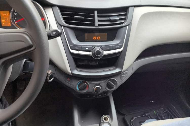 Used Chevrolet Sail 2015 Sail 3 1.3L Manual Ideal Edition Audio And AC Panel