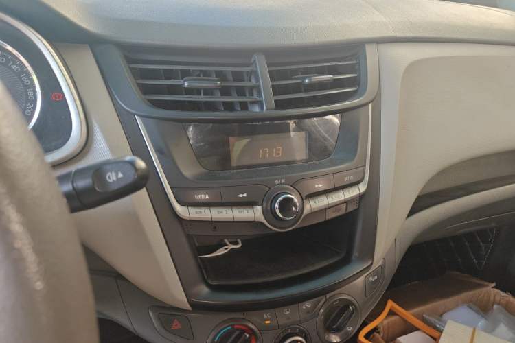 Used Chevrolet Sail 2015 Sail 3 1.3L AMT Ideal Edition Audio And AC Panel