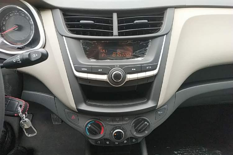 Used Chevrolet Sail 2015 Sail 3 1.5L Manual with Ideal Sunroof Edition Audio And AC Panel