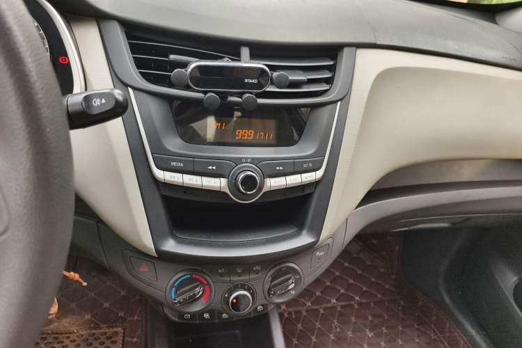 Used Chevrolet Sail 2015 Sail 3 1.3L Manual Ideal Edition Audio And AC Panel