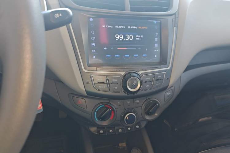 Used Chevrolet Sail 2015 Sail 3 1.3L AMT Ideal Edition Audio And AC Panel