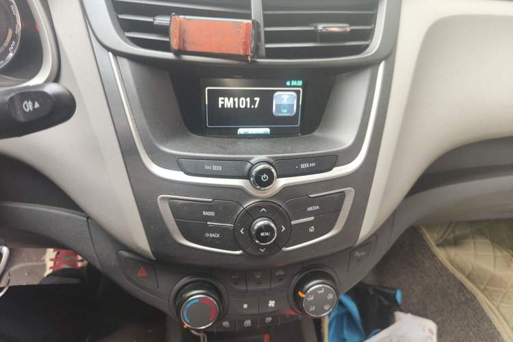 Used Chevrolet Sail 2015 Sail 3 1.5L AMT Happiness Sunroof Edition Audio And AC Panel