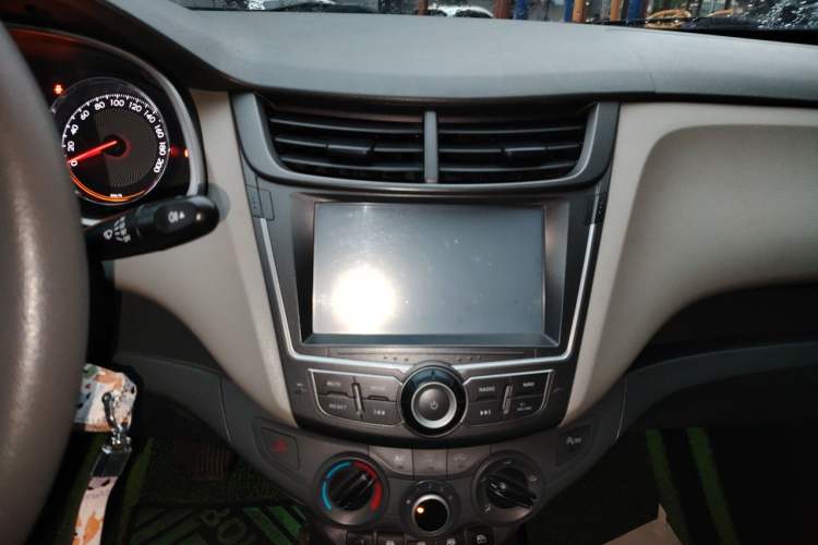 Used Chevrolet Sail 2015 Sail 3 1.3L AMT Ideal Edition Audio And AC Panel
