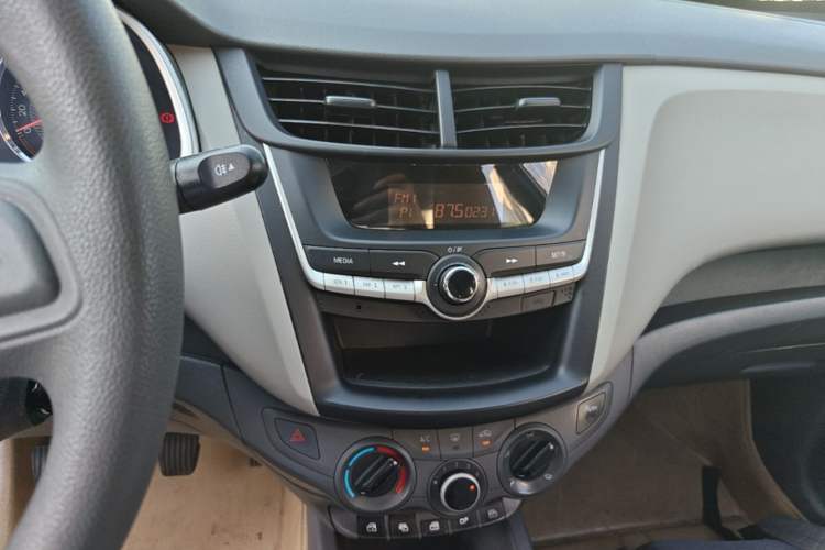 Used Chevrolet Sail 2015 Sail 3 1.3L Manual Ideal Edition Audio And AC Panel