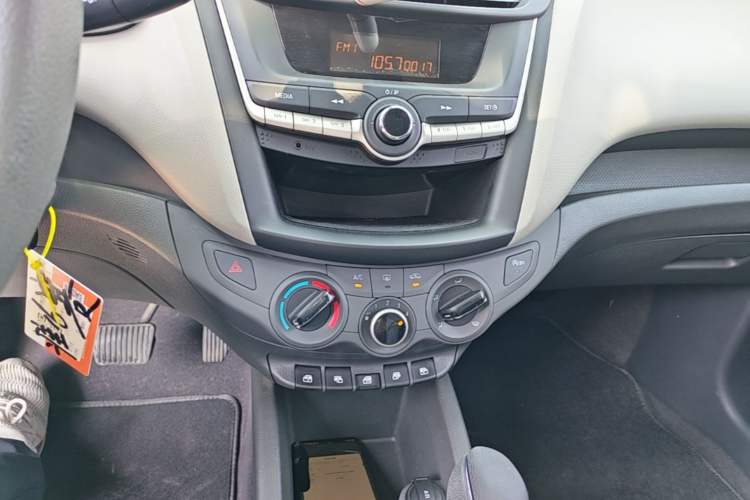 Used Chevrolet Sail 2015 Sail 3 1.3L AMT Ideal Edition Audio And AC Panel