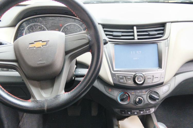 Used Chevrolet Sail 2015 Sail 3 1.3L AMT Ideal Edition Center Console