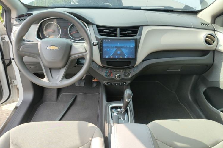 Used Chevrolet Sail 2015 Sail 3 1.3L AMT Ideal Edition Center Console