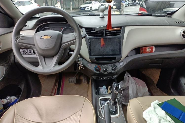 Used Chevrolet Sail 2015 Sail 3 1.3L AMT Ideal Edition Center Console