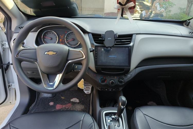 Used Chevrolet Sail 2015 Sail 3 1.3L AMT Ideal Edition Center Console