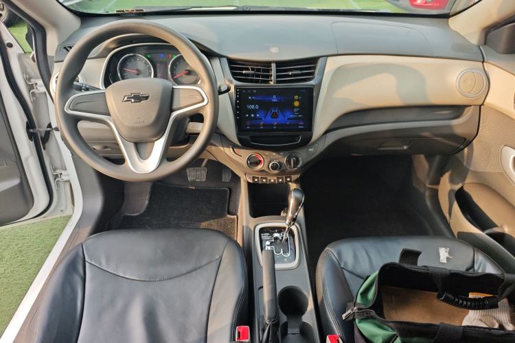 Used Chevrolet Sail 2015 Sail 3 1.3L AMT Ideal Edition Center Console