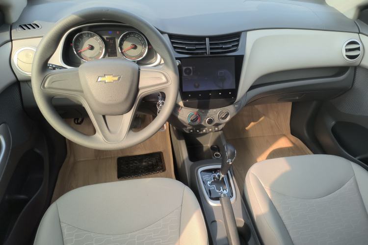 Used Chevrolet Sail 2015 Sail 3 1.3L AMT Ideal Edition Center Console