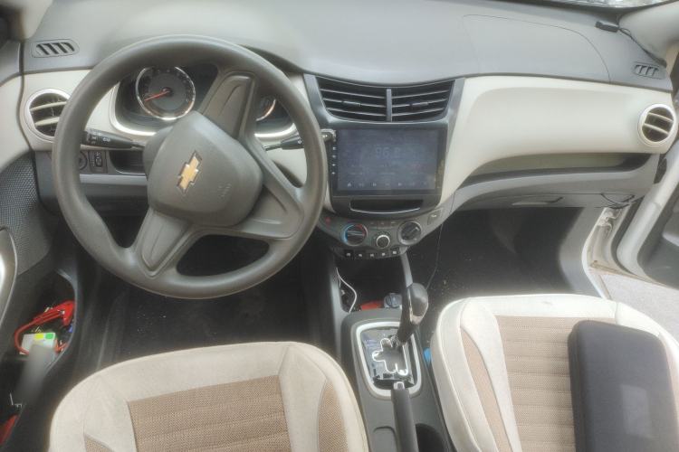 Used Chevrolet Sail 2015 Sail 3 1.3L AMT Ideal Edition Center Console